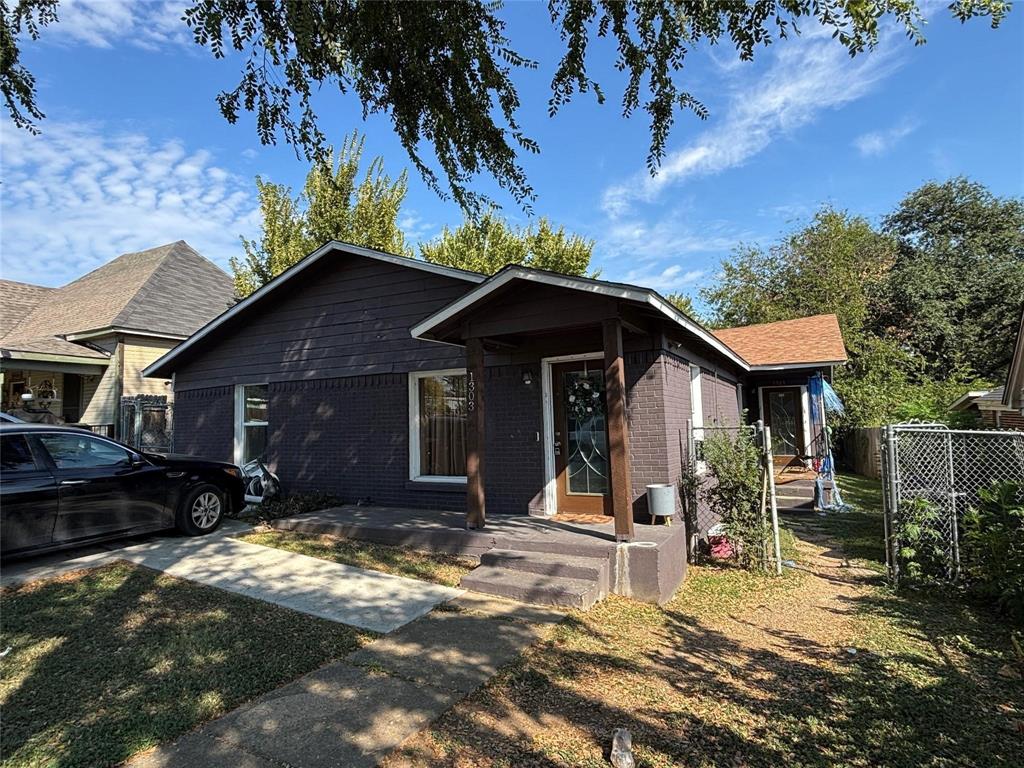 1303 E Myrtle Street Property Photo 1