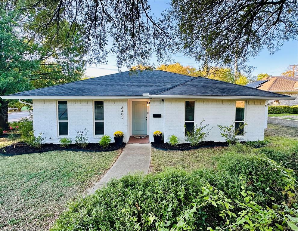 8405 Creekwood Drive Property Photo 1