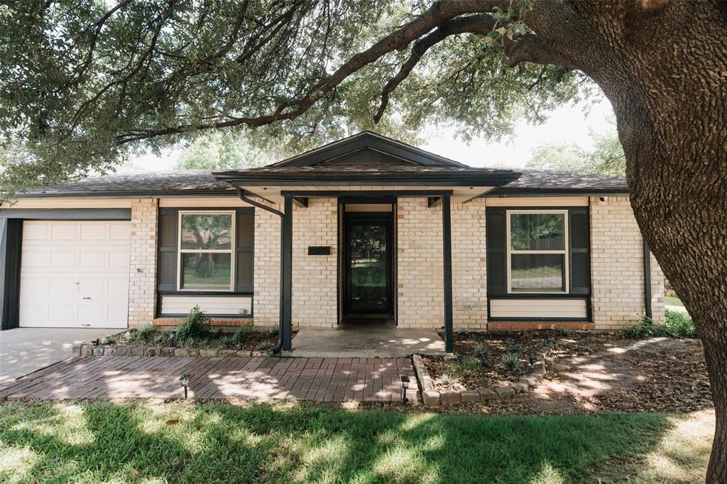 311 Town Creek Drive Property Photo 1