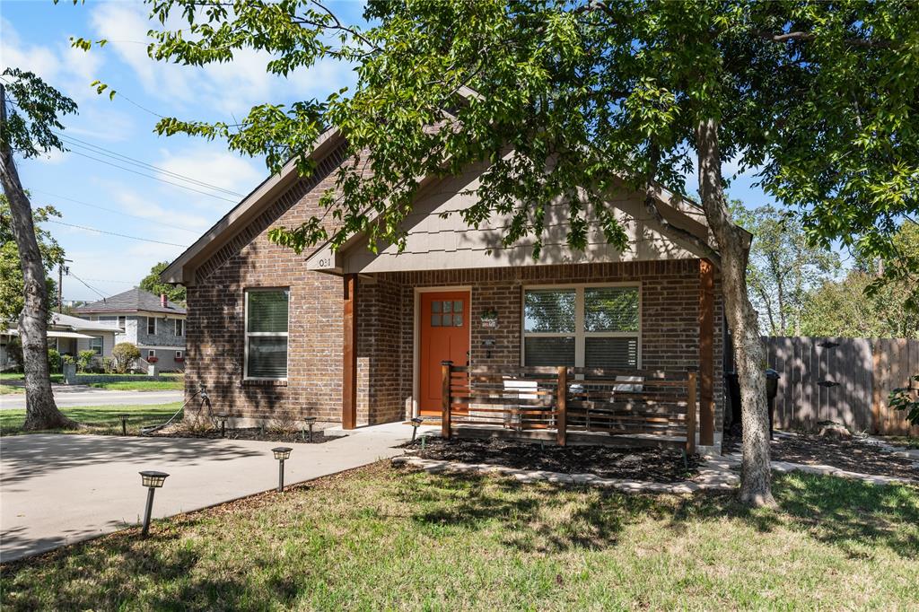 1031 W Gandy Street Property Photo 1