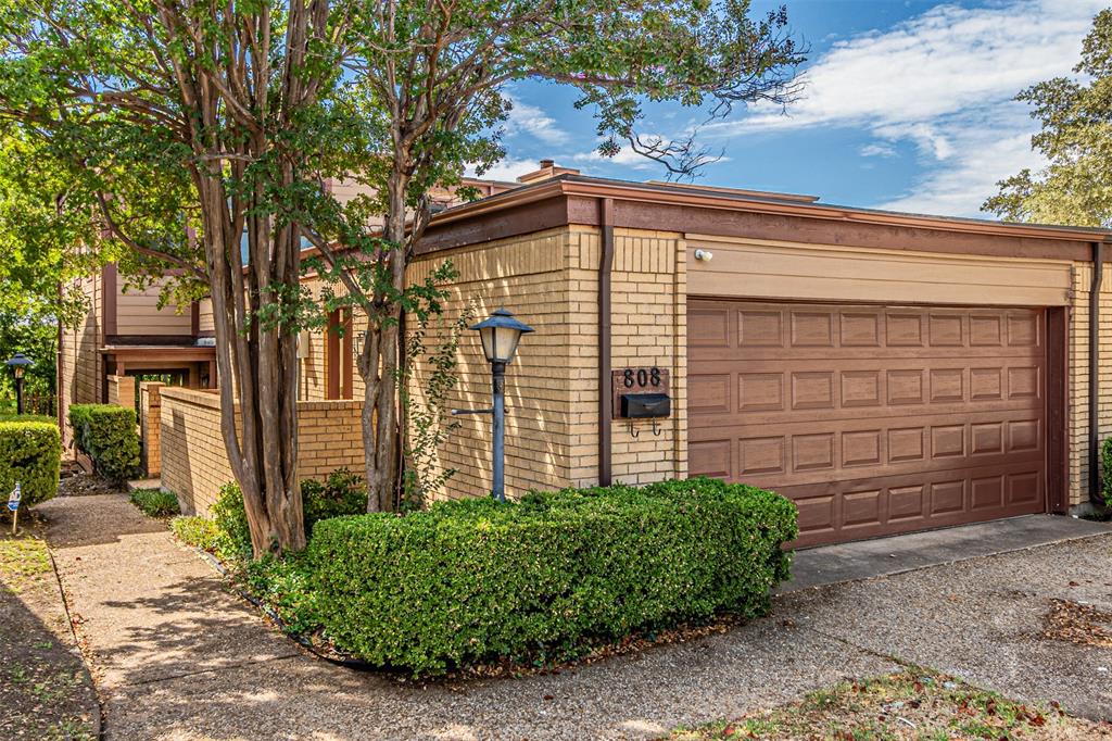 808 Heights Drive Property Photo 1