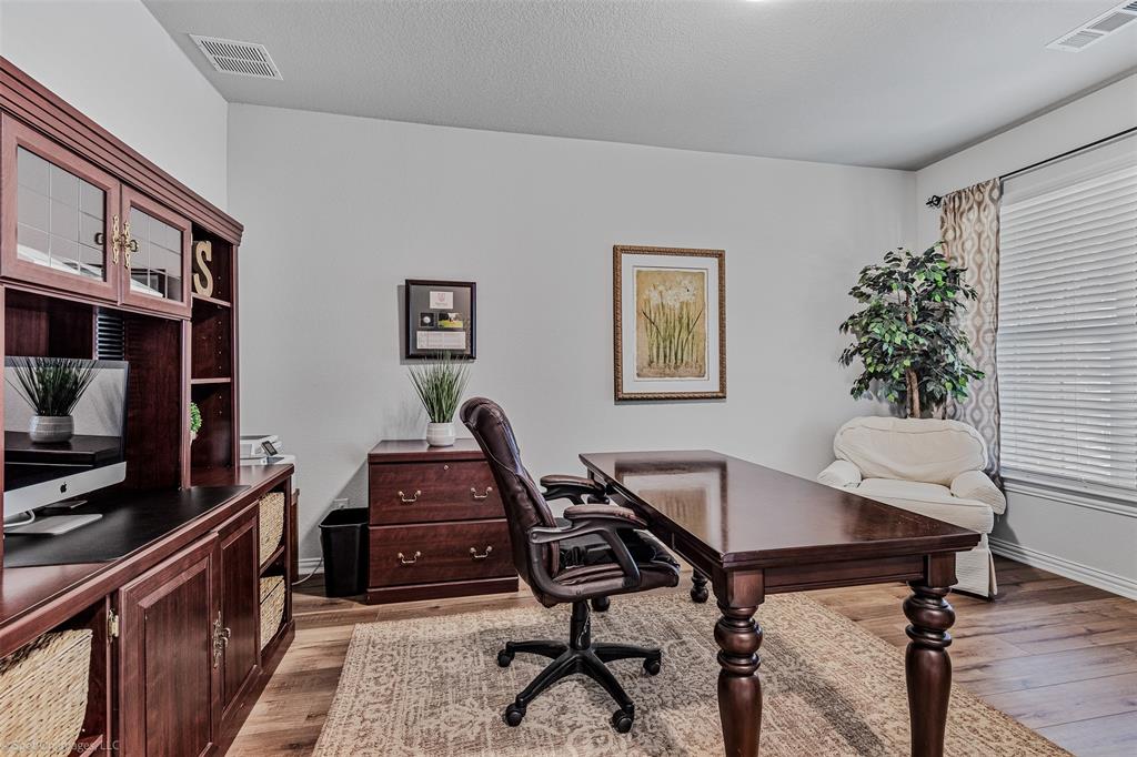 1612 Village Creek Drive Property Photo 17