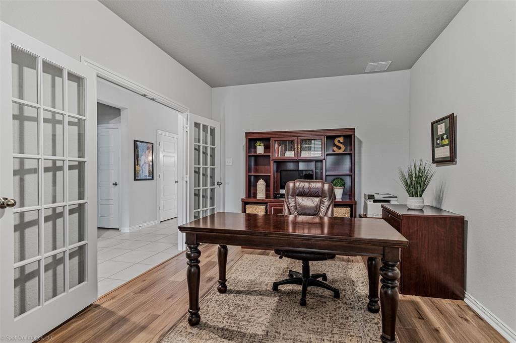 1612 Village Creek Drive Property Photo 18