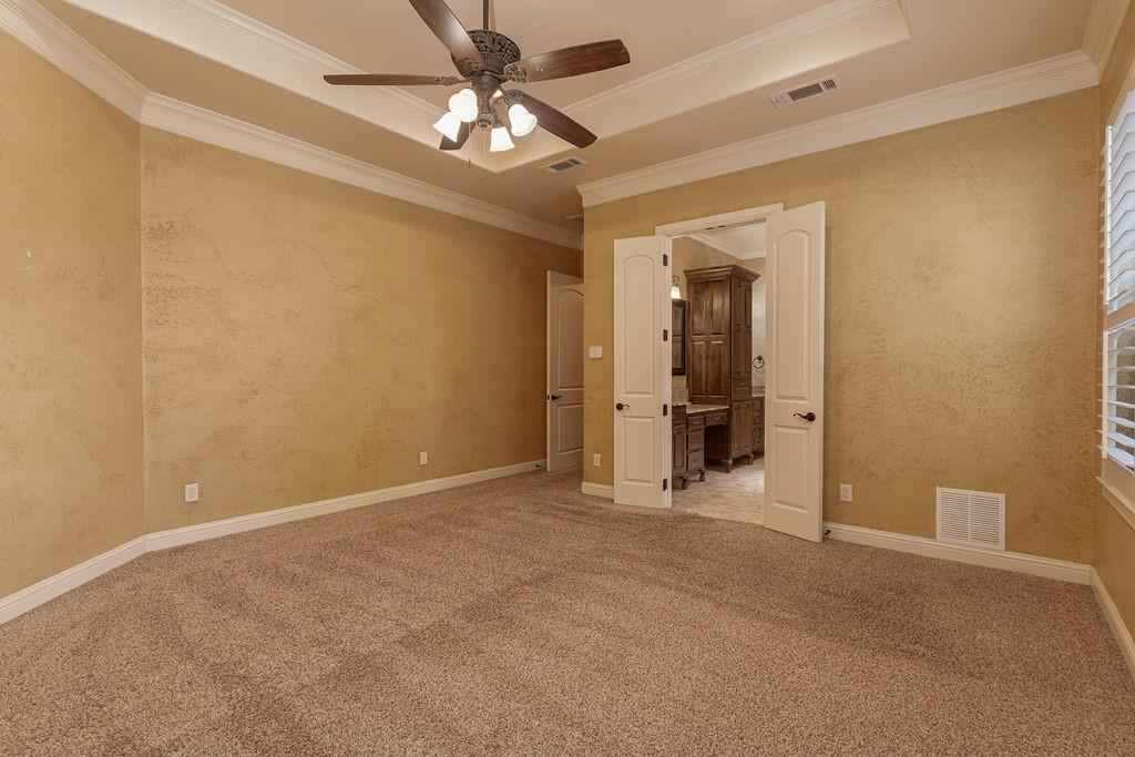 1407 S Houston Street Property Photo 9