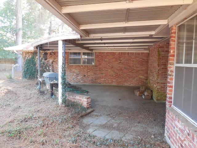 9509 Royalton Drive Property Photo 3