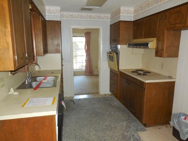 9509 Royalton Drive Property Photo 4
