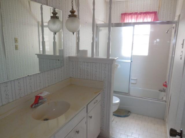 9509 Royalton Drive Property Photo 9