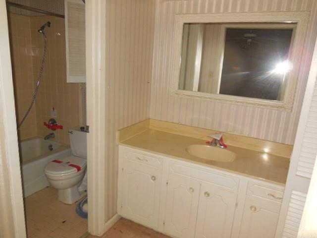 9509 Royalton Drive Property Photo 12