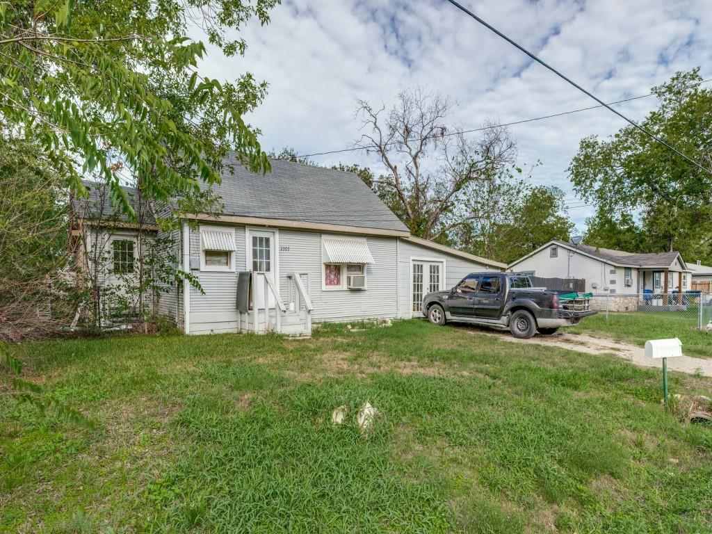 2009 Pecan Street Property Photo 1