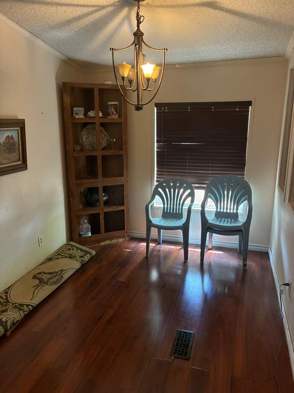 102 S Houston Street Property Photo 5