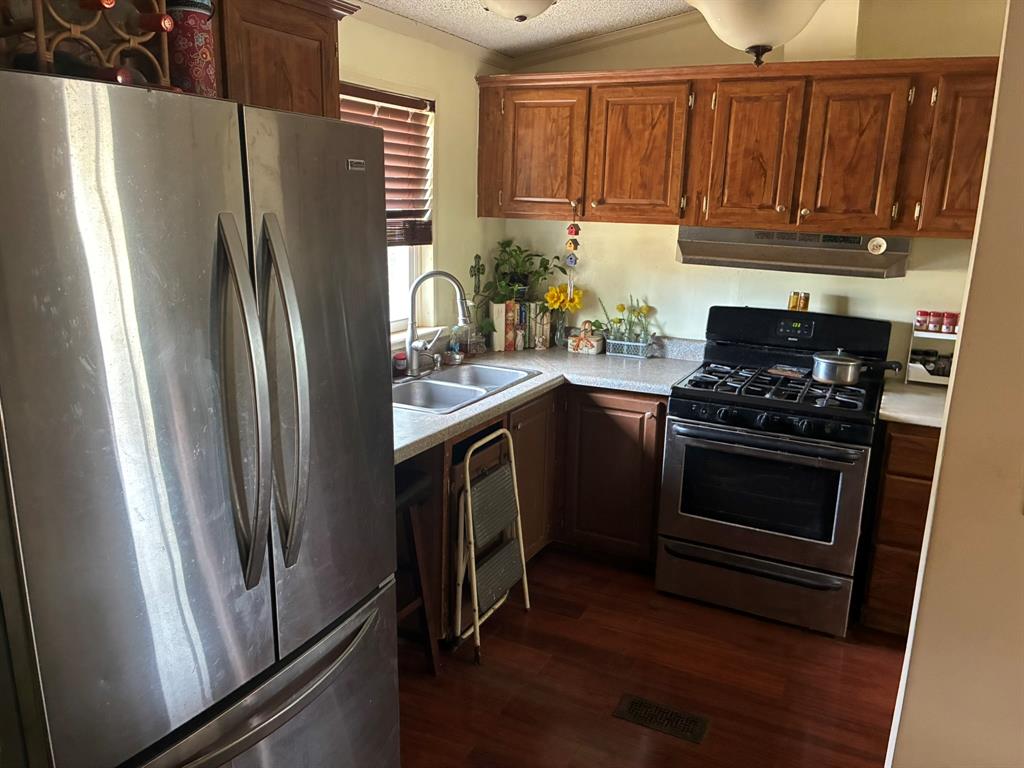 102 S Houston Street Property Photo 12