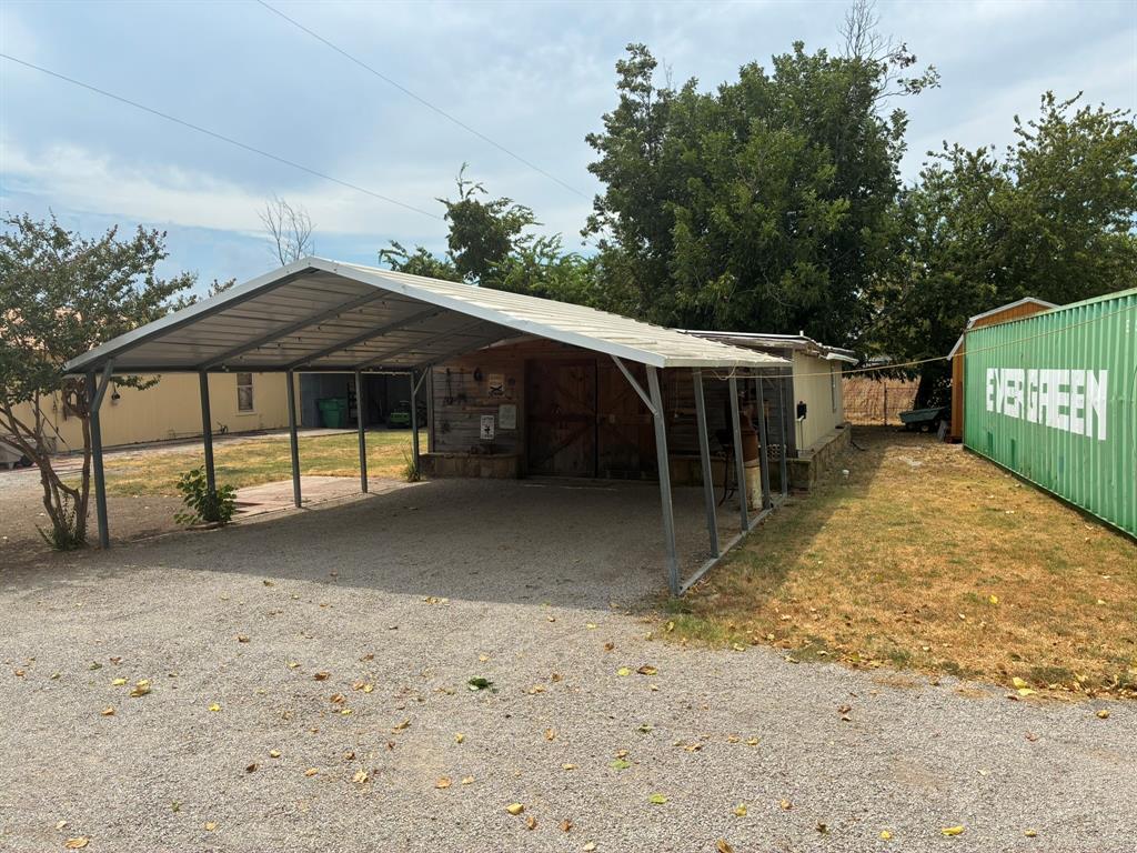 102 S Houston Street Property Photo 15