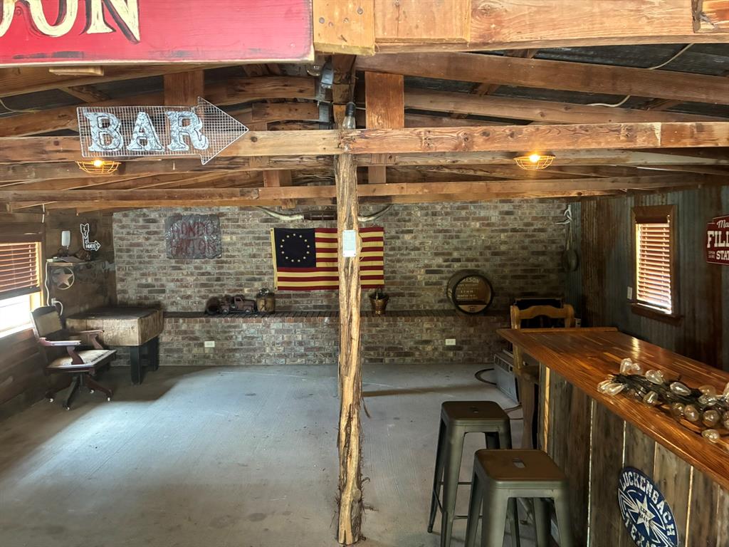 102 S Houston Street Property Photo 18
