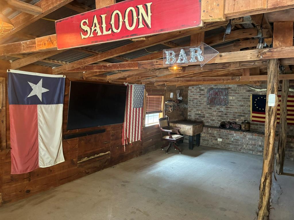 102 S Houston Street Property Photo 19