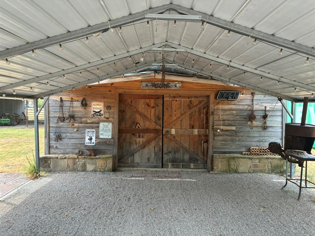 102 S Houston Street Property Photo 20