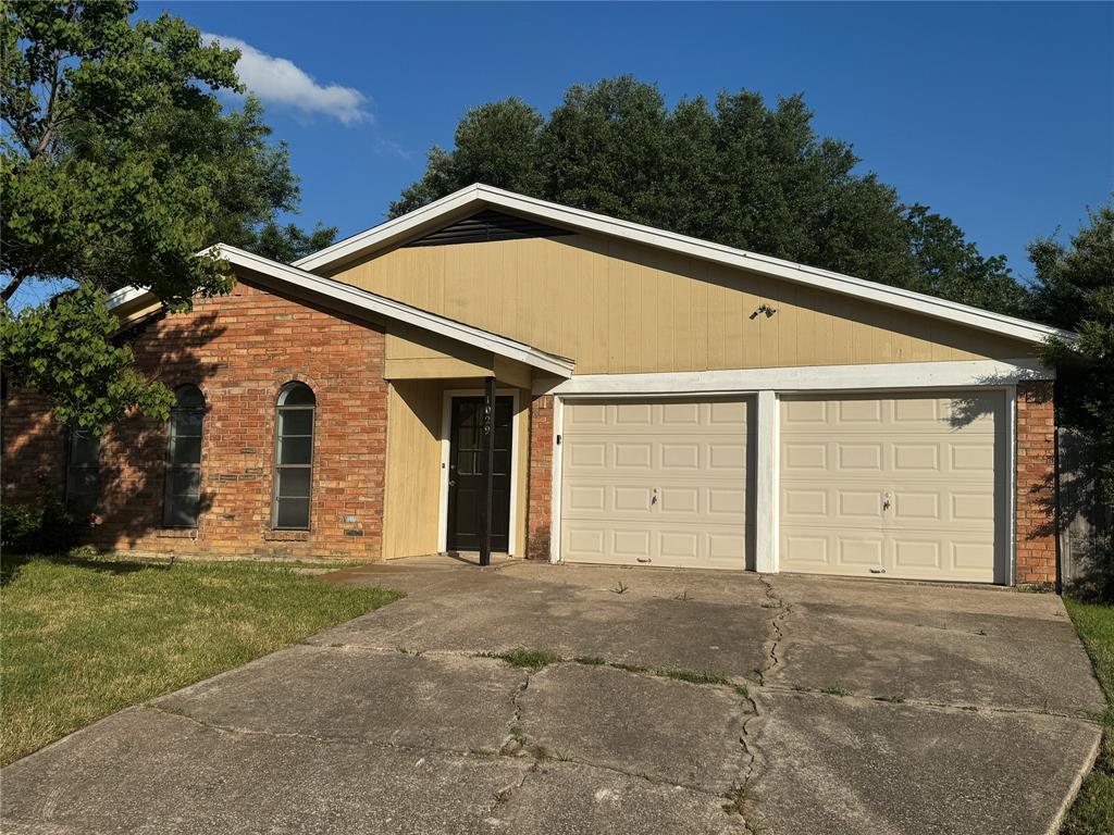 1029 Fox River Lane Property Photo 1