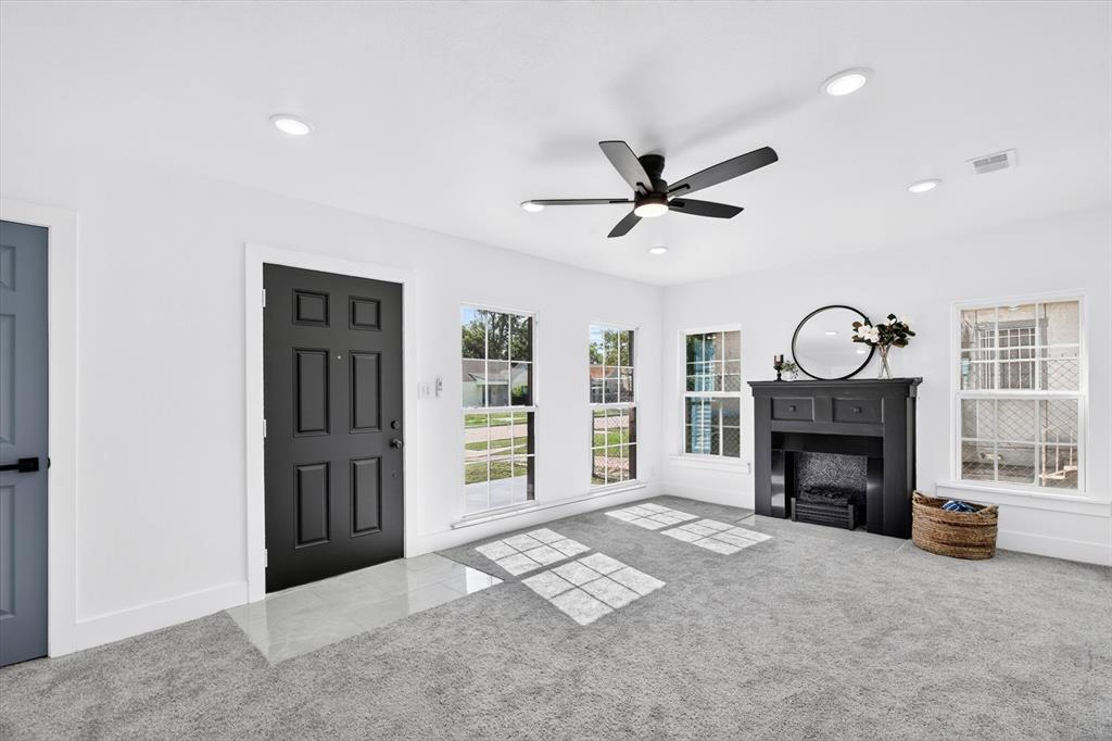 815 E Robert Street Property Photo 6