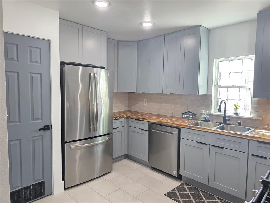 815 E Robert Street Property Photo 11