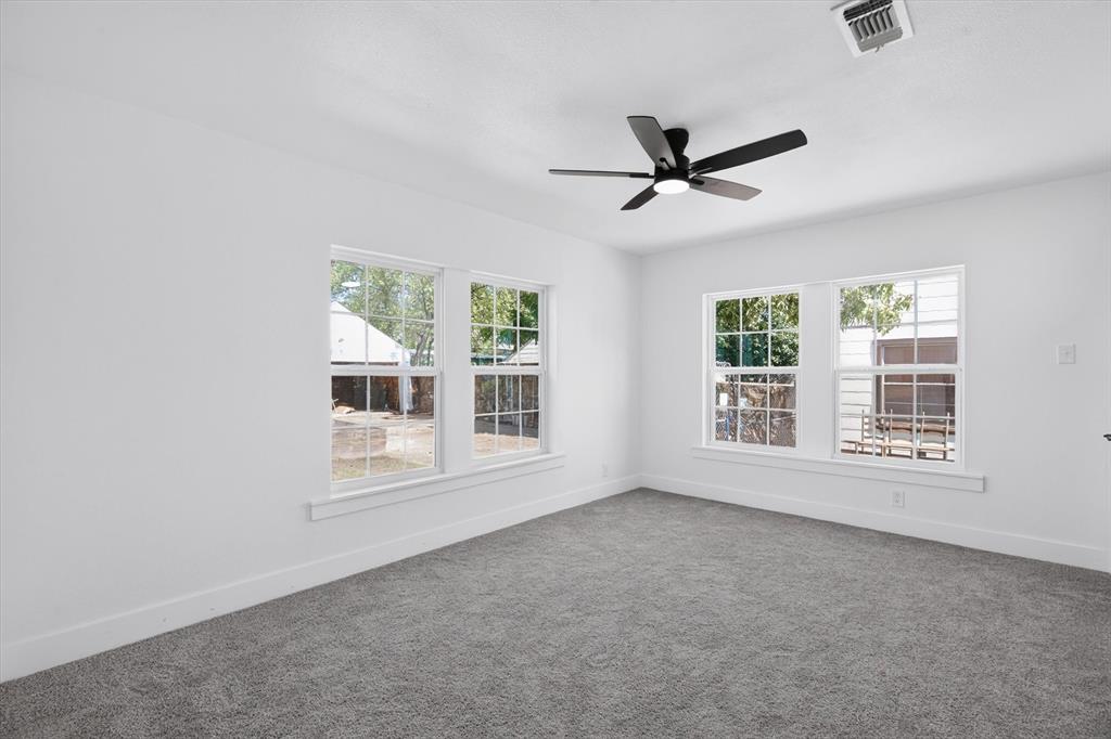 815 E Robert Street Property Photo 17