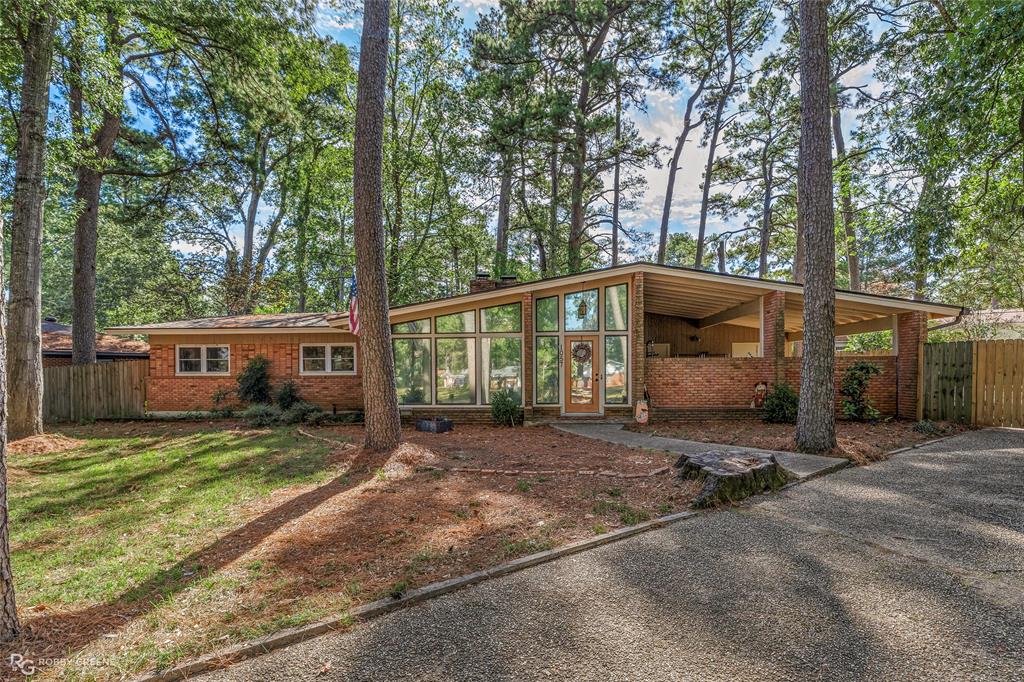 1057 Edgefield Drive Property Photo 1