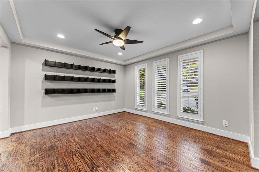 9656 Ravensway Drive Property Photo 3