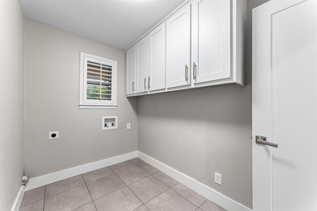9656 Ravensway Drive Property Photo 18