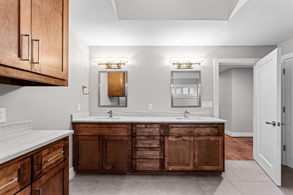 9656 Ravensway Drive Property Photo 32