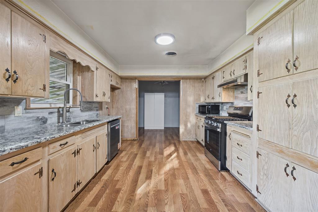 6115 Overlake Drive Property Photo 11