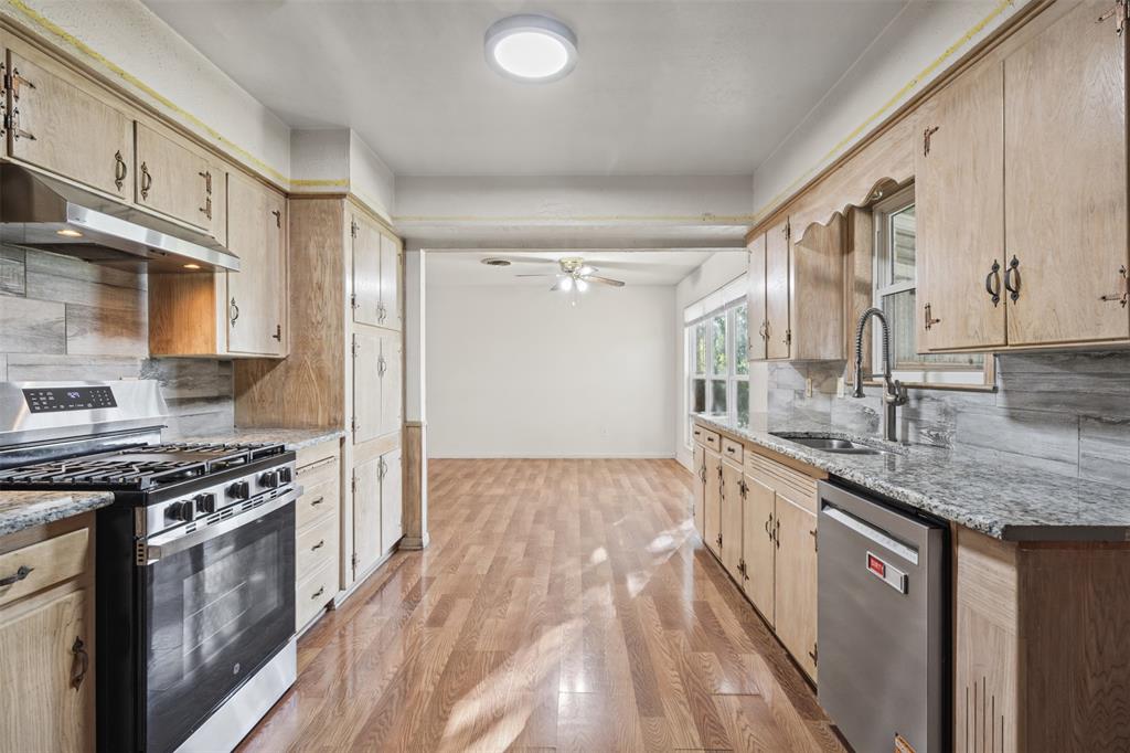 6115 Overlake Drive Property Photo 12