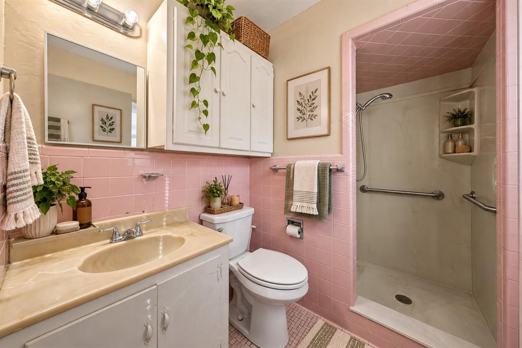6115 Overlake Drive Property Photo 19