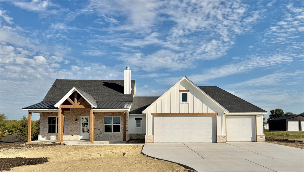 1001 Sarbrina Court Property Photo 1