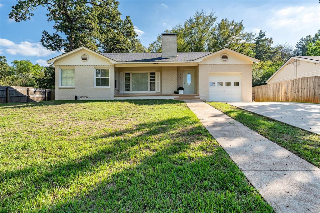 1018 Woodland Dr Property Photo 1