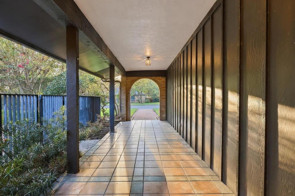 2519 Shoreline Drive Property Photo 3