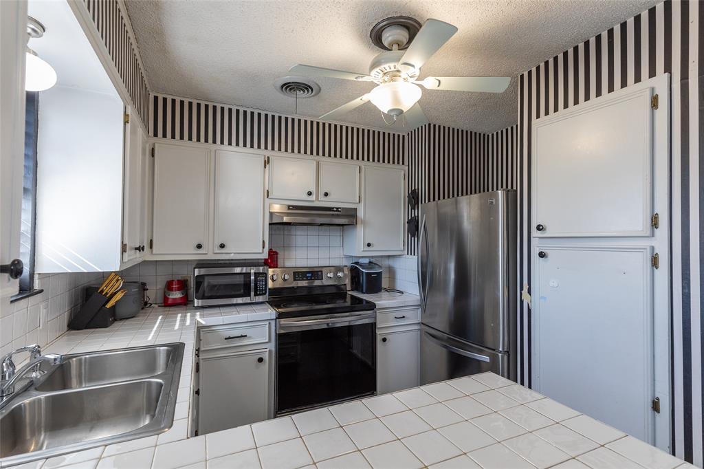 2633 S 41st Street Property Photo 7