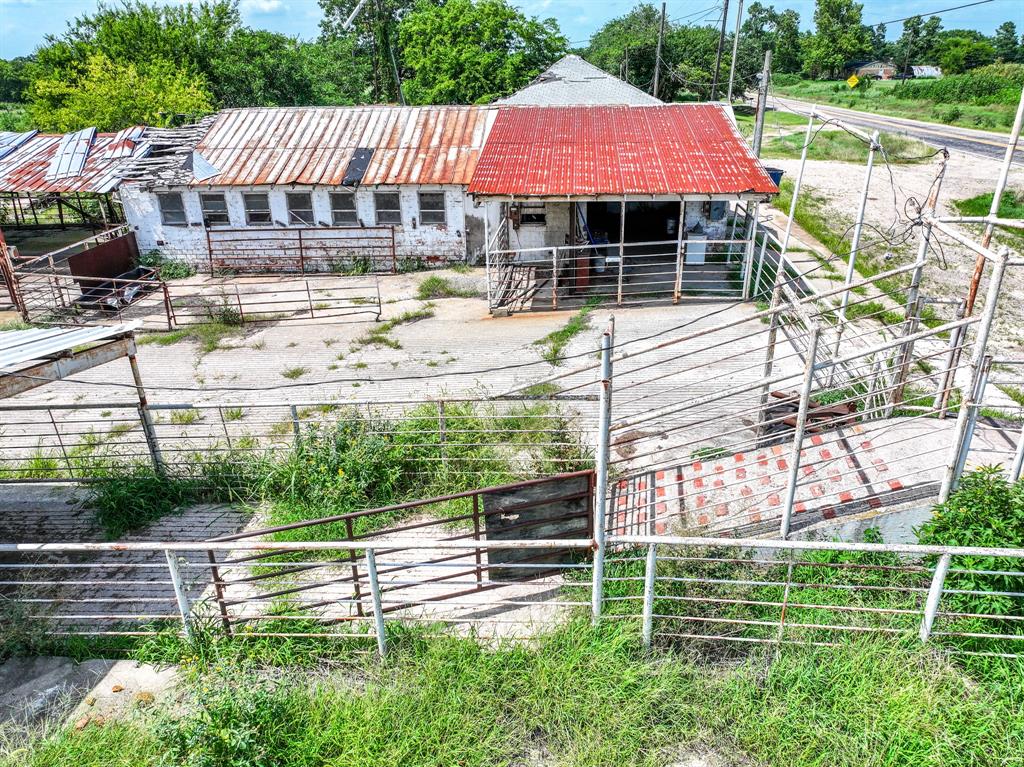 270 Fm 2560 Property Photo 5