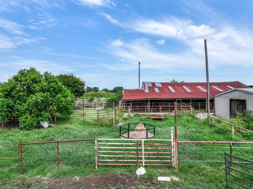 270 Fm 2560 Property Photo 30
