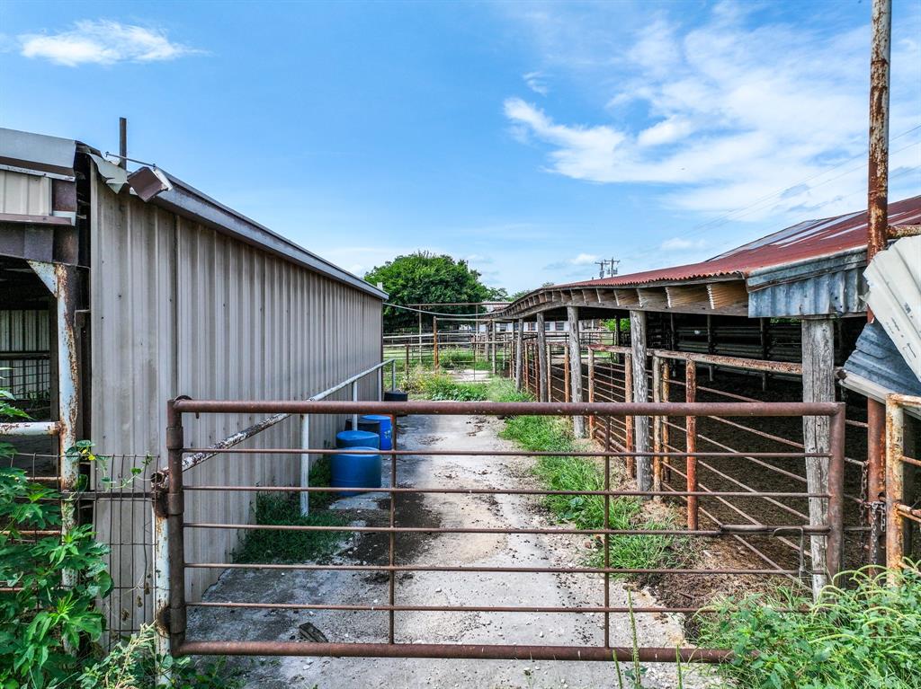 270 Fm 2560 Property Photo 32