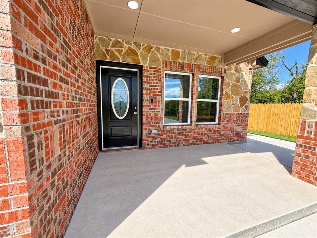 707 N Blanche Street Property Photo 3
