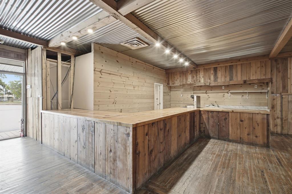 127 N Houston Street Property Photo 4