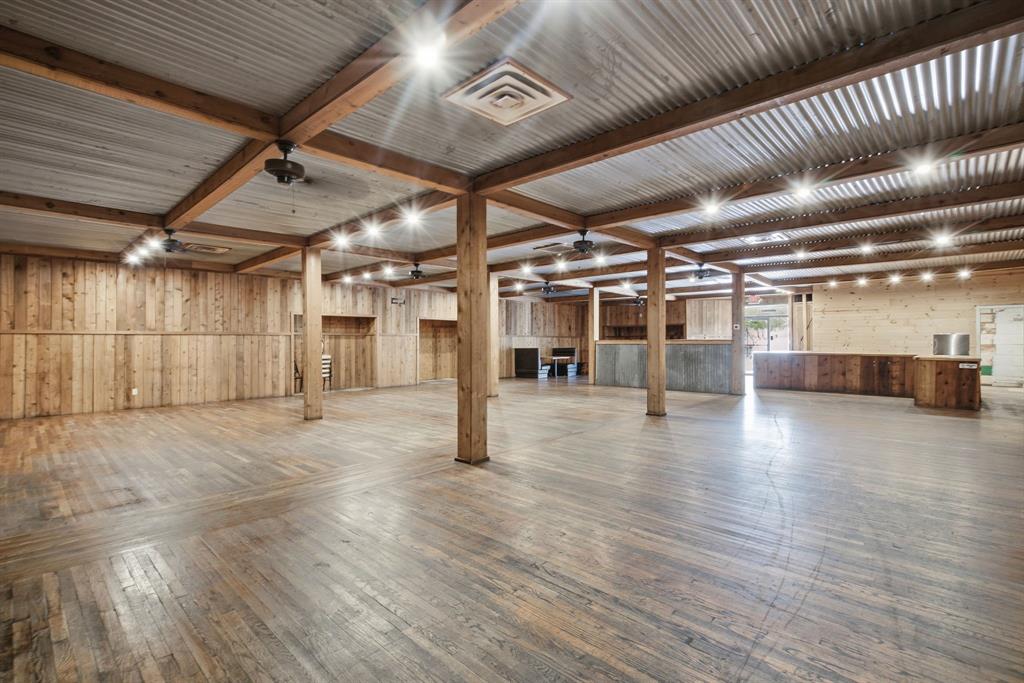 127 N Houston Street Property Photo 8