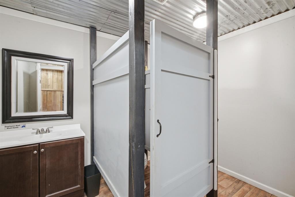 127 N Houston Street Property Photo 12