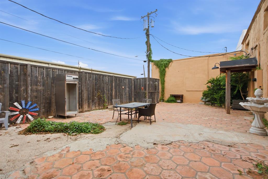 127 N Houston Street Property Photo 23