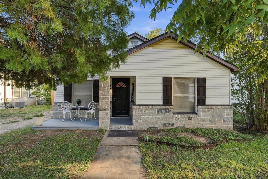 2108 Lyle Avenue Property Photo 1