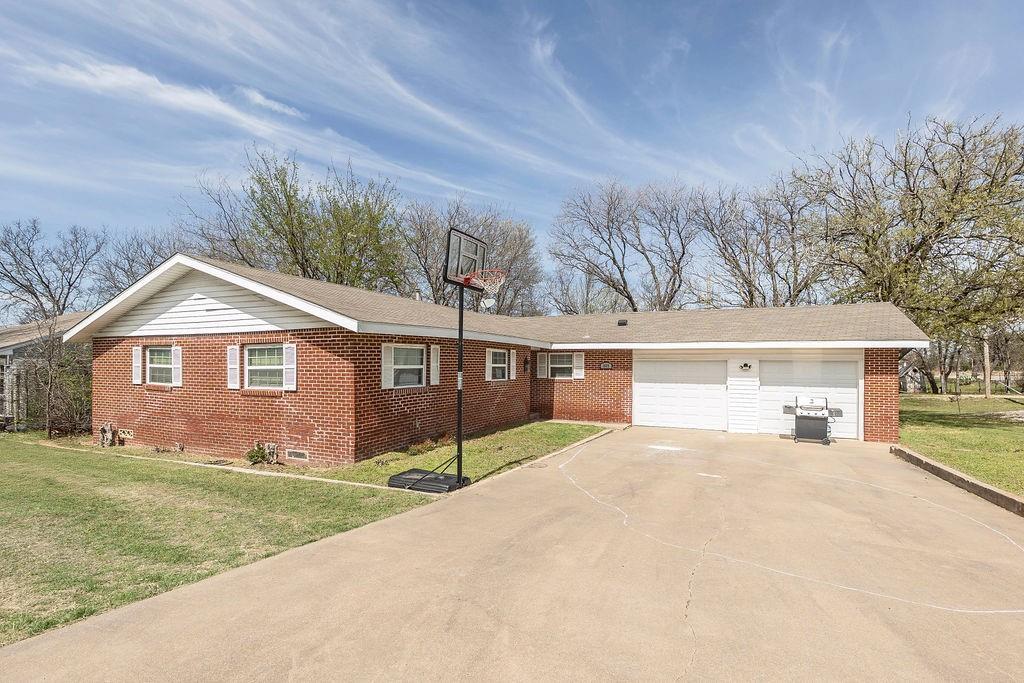809 E Highway 82 Property Photo 1
