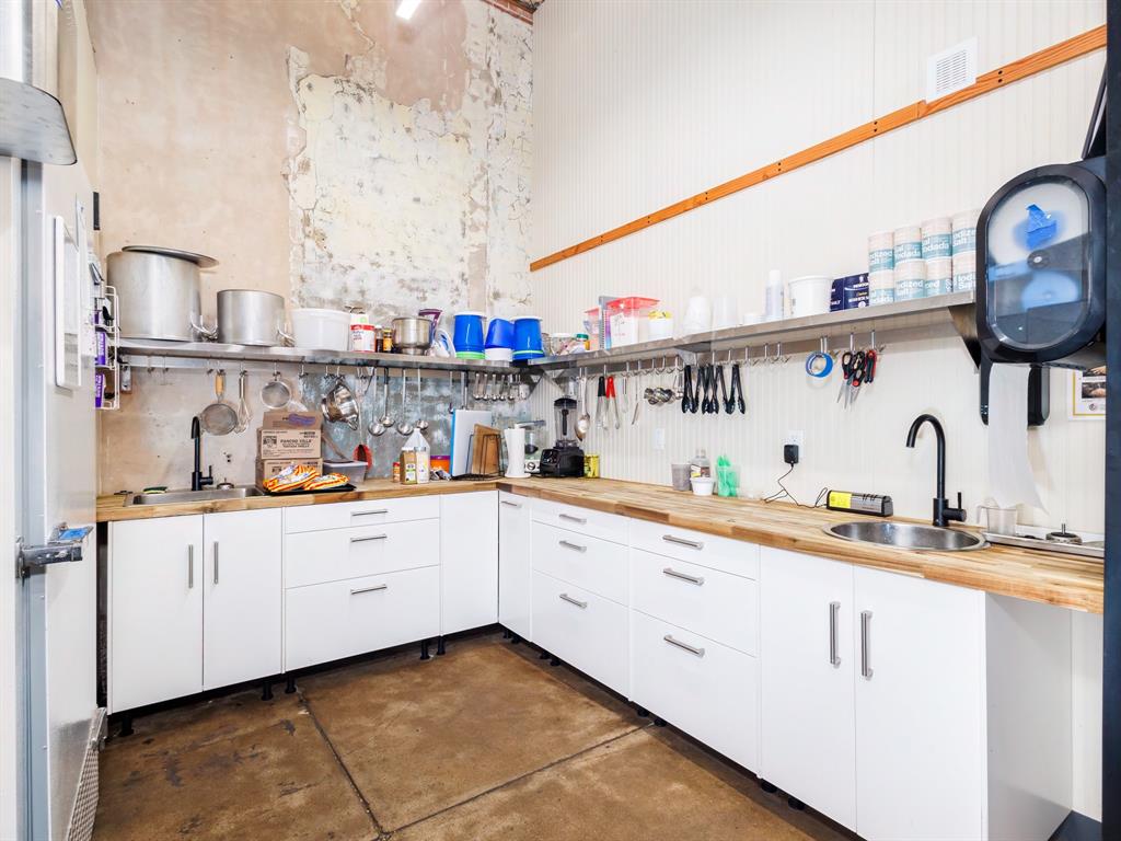 420 Commercial Property Photo 28