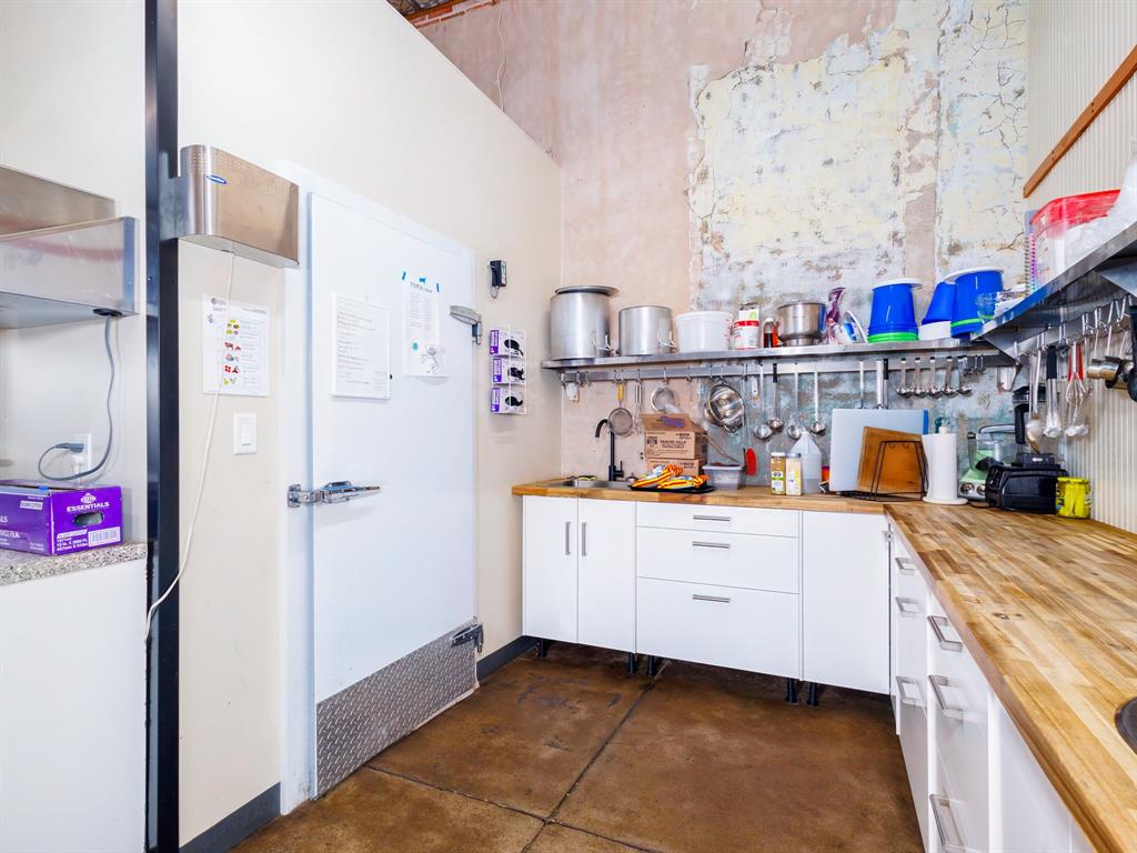 420 Commercial Property Photo 29