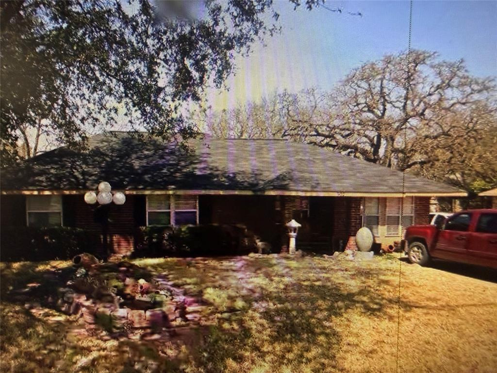 902 E Craven Avenue Property Photo 1