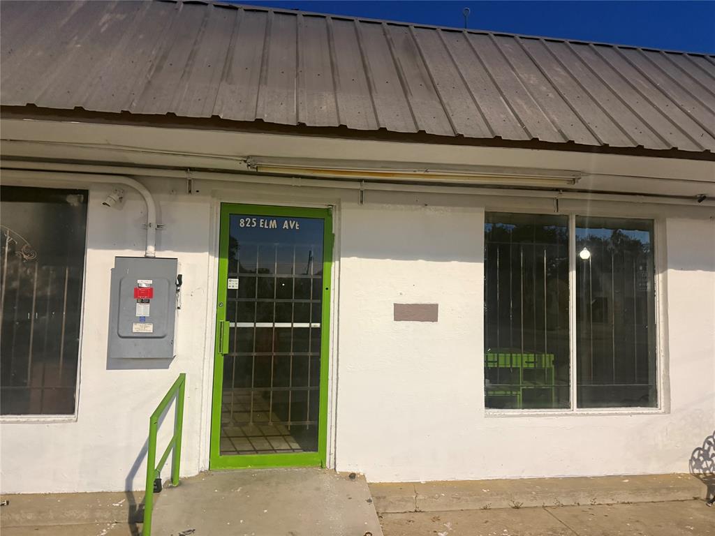 825 Elm Street Property Photo 1