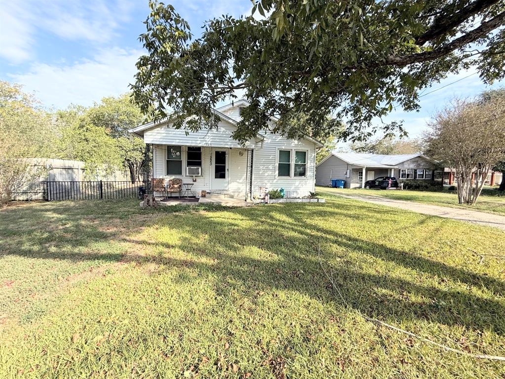 1223 Bois D'arc Street Property Photo 1