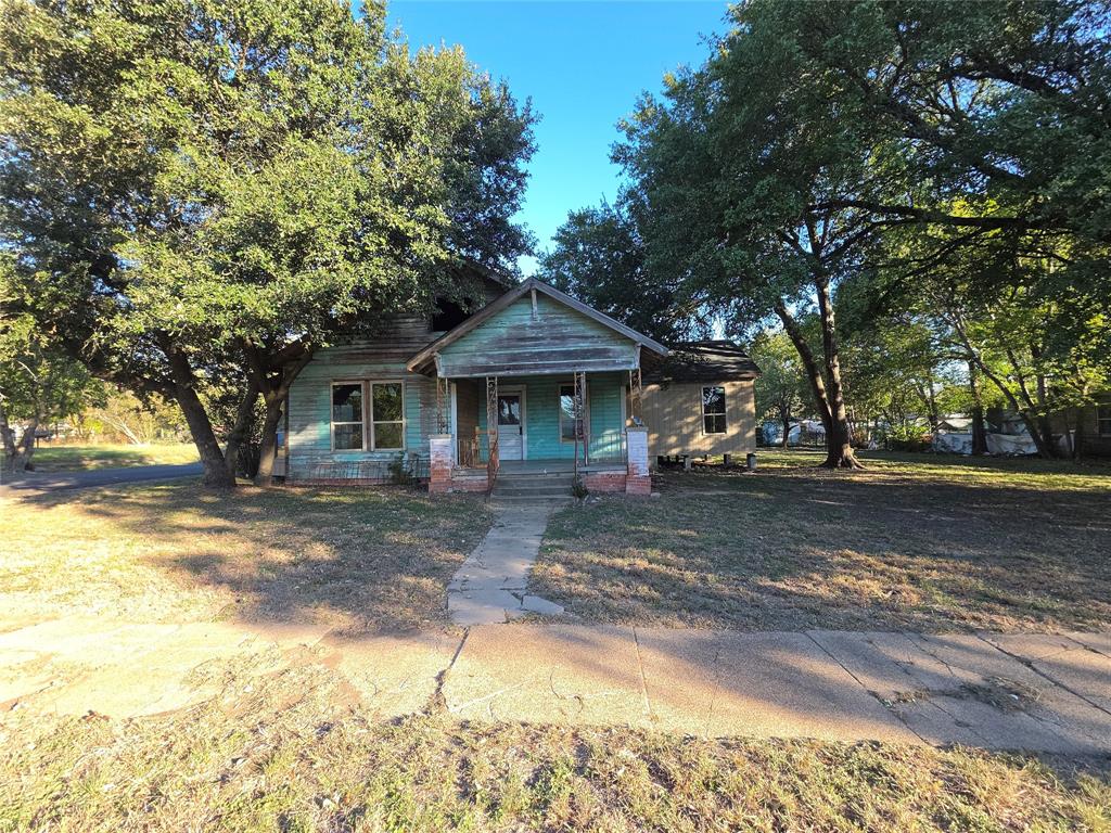 401 E Hopkins Street Property Photo 1